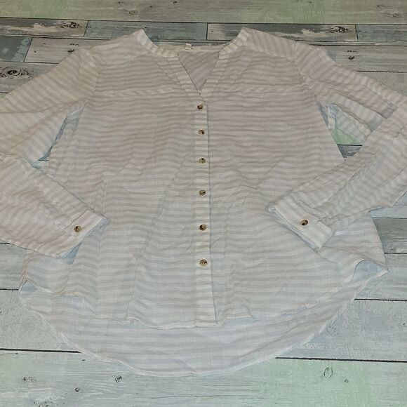 Maurices Striped Button Down Shirt sz Medium - Picture 1 of 5